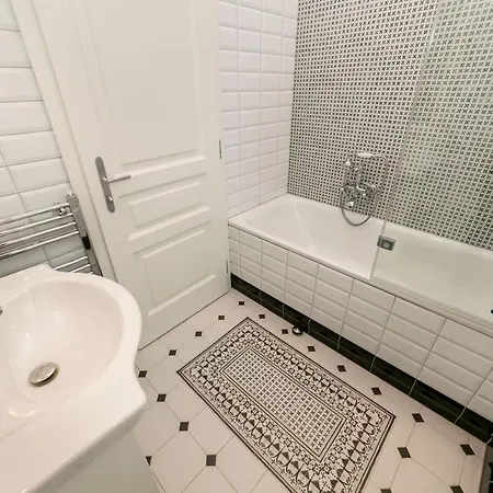 New 1 - Self Check In, Free Parking Apartment Bratislava