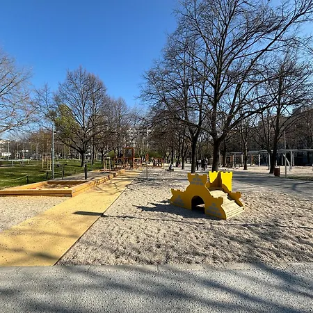 New 1 - Self Check In, Free Parking * Pressburg