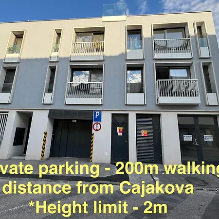 New Apartment 1 - Self Check In With Parking Included * ブラチスラヴァ