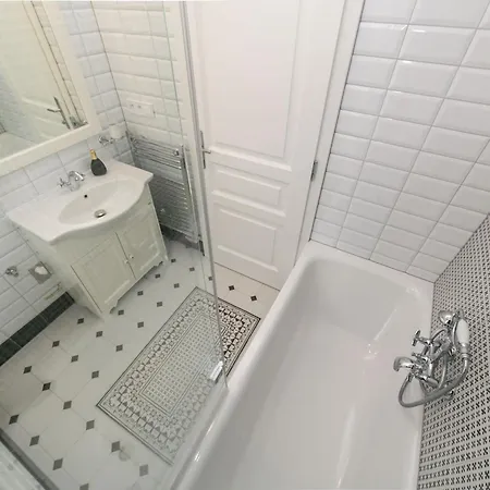 Apartament New Apartment 1 - Self Check In With Parking Included