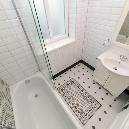 New Apartment 1 - Self Check In With Parking Included * Bratysława